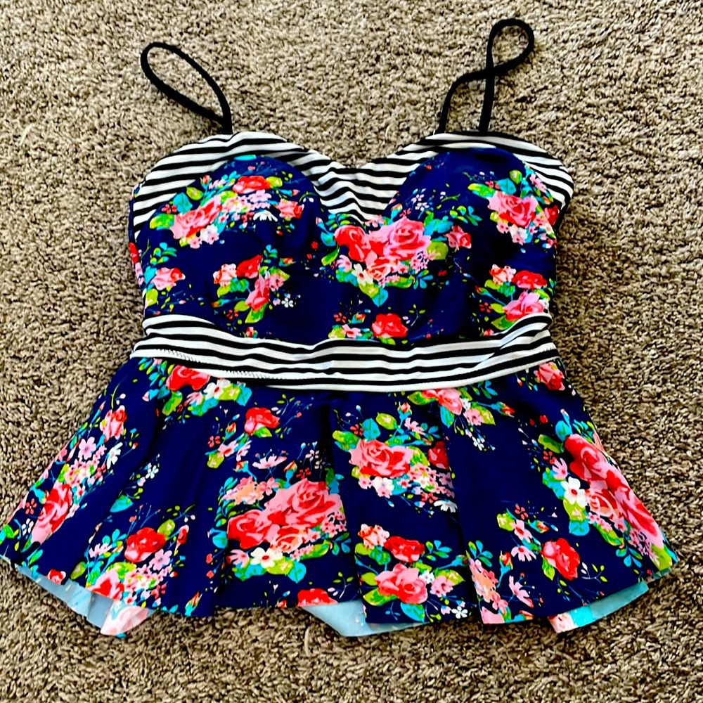 Cupshe Tankini Top